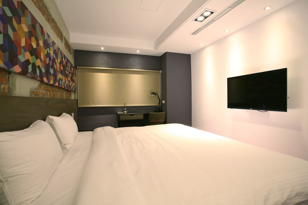 P&F Hotel Тайджун Екстериор снимка